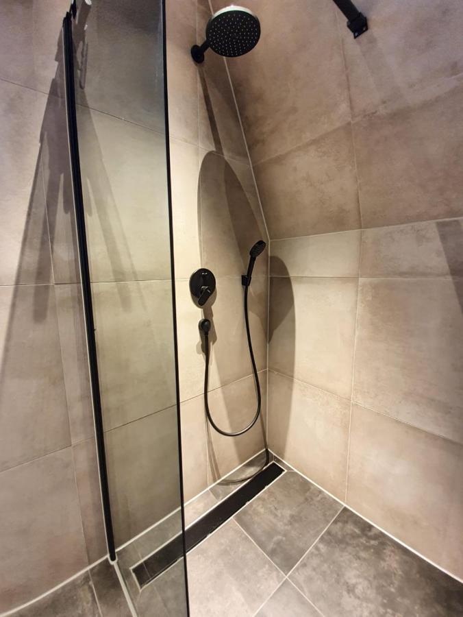 Super De Luxe Privekamer Op Een Toplocatie - Room 2 에크몬드안지 외부 사진